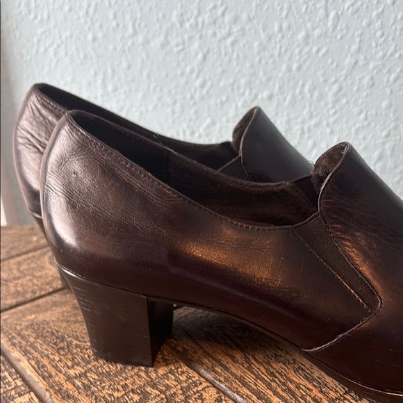 Munro American Women’s Slip-On Leather Shoes Brown - Picture 16 of 17